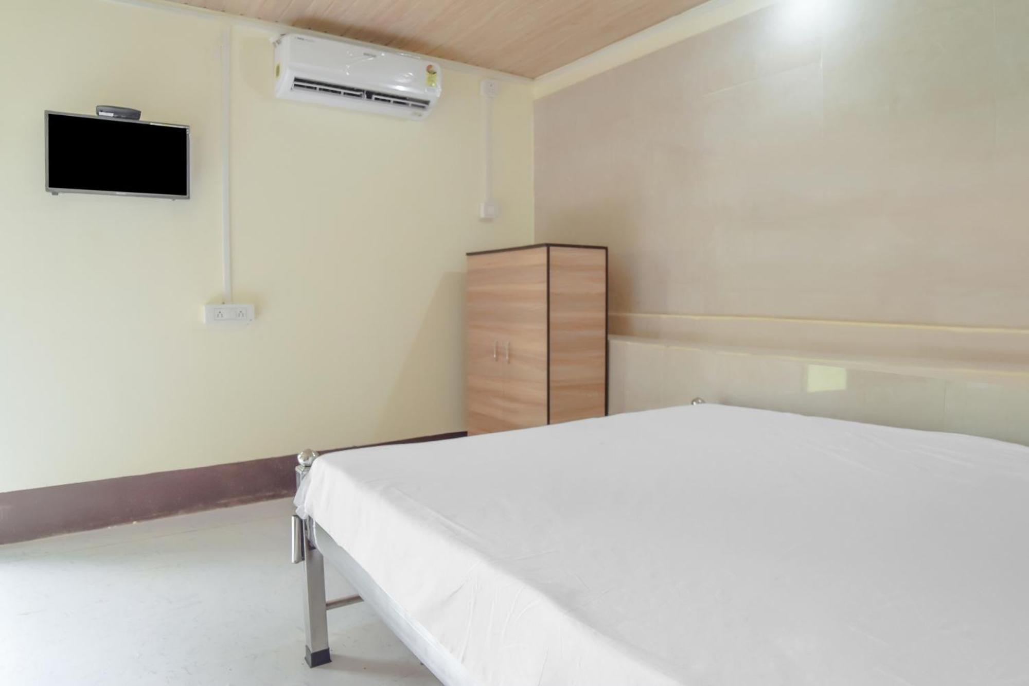 OYO 77896 Darshini Homes Guwahati Esterno foto