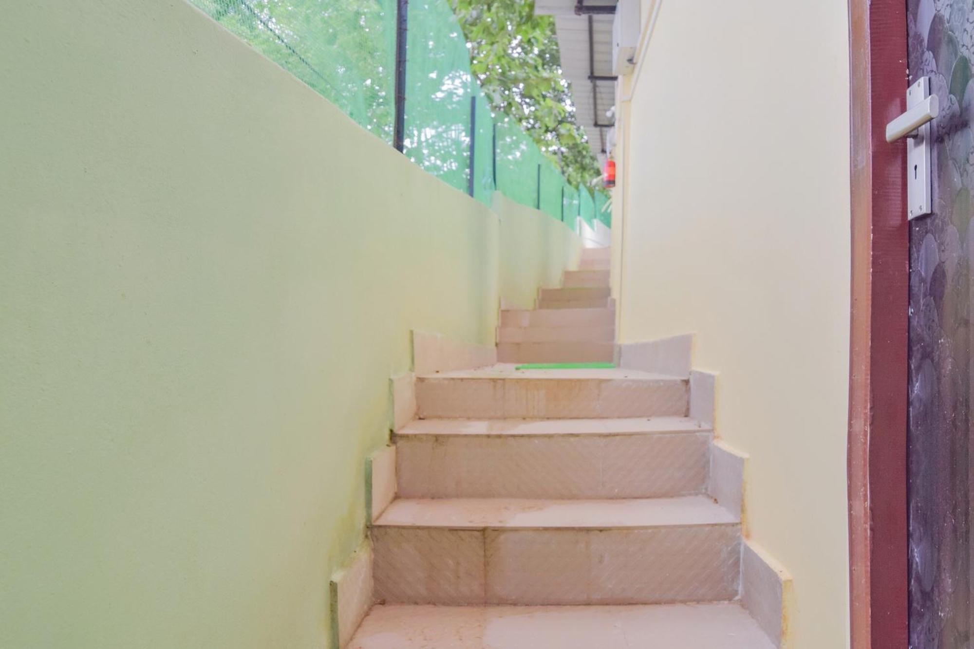 OYO 77896 Darshini Homes Guwahati Esterno foto